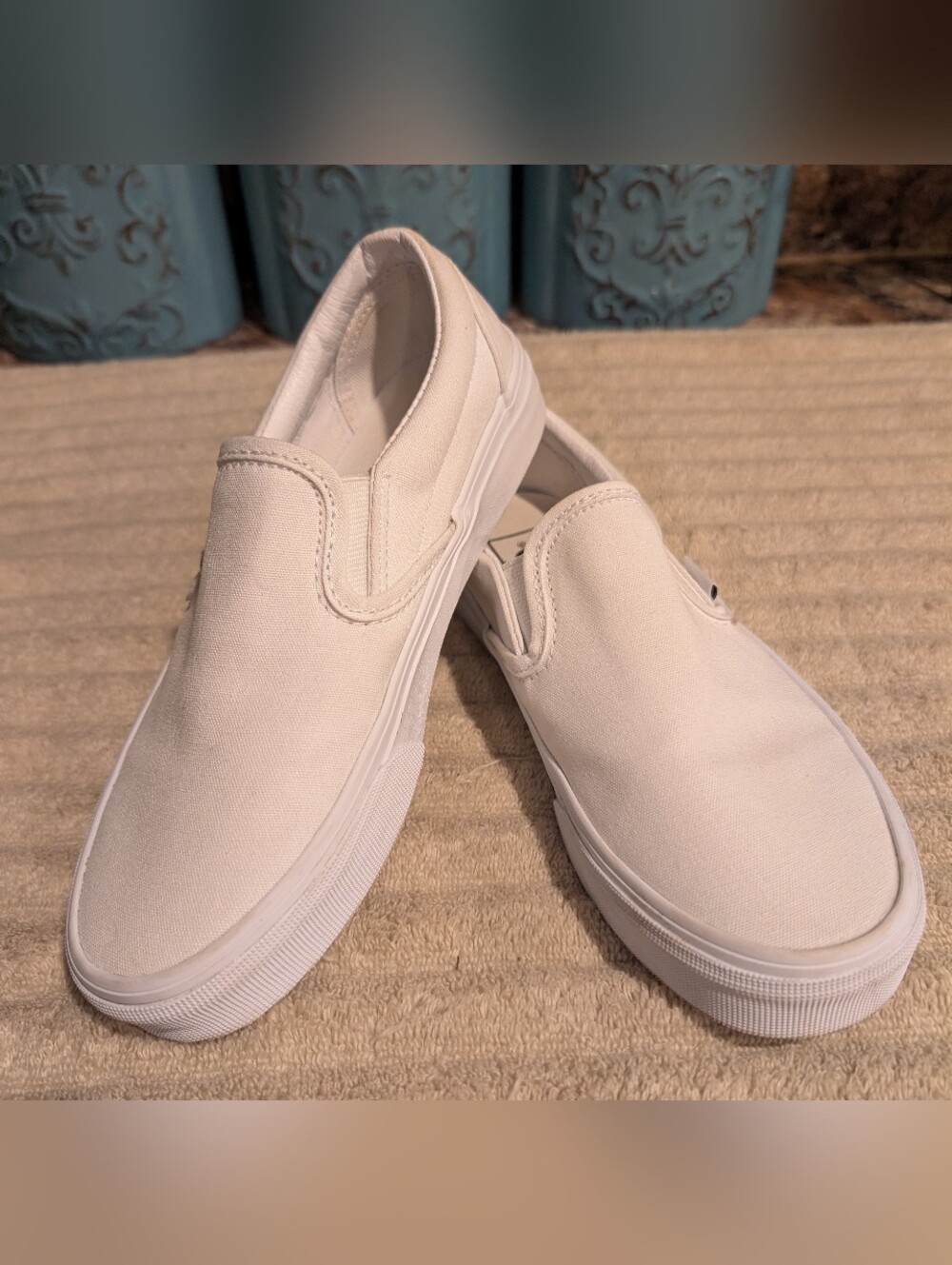 VANS. Classic Slip-On Canvas Sneakers - White. Men's Size 4 Women's Size 5.5